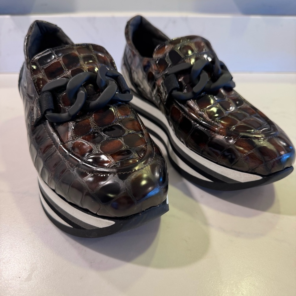 Stylish Black Croc-Embossed Women's Slip On Sneakers